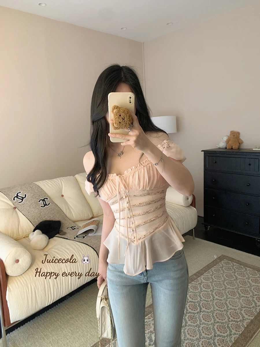 

Топ Juicecola Lace с квадратным вырезом на одно плечо, пышными рукавами, плиссированный, утягивающий, в стиле фейри, дышащий, с коротким рукавом во французском стиле