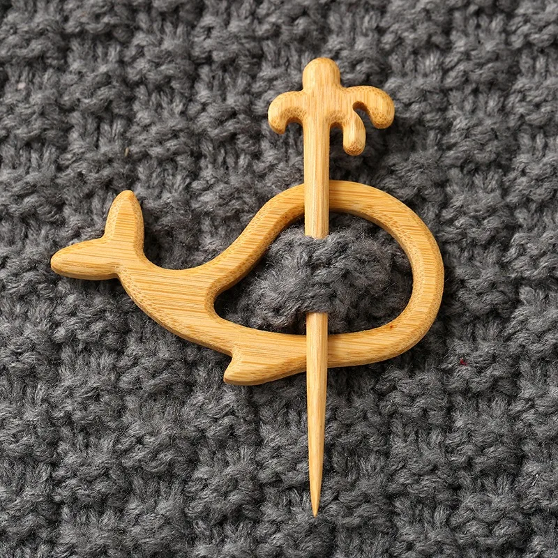 Handmade Cute Animal Wood Brooch Autumn Winter Sweater Pin Elegant Clothing Fastener Wooden Swan Decor Clasp for Fashion Outfit