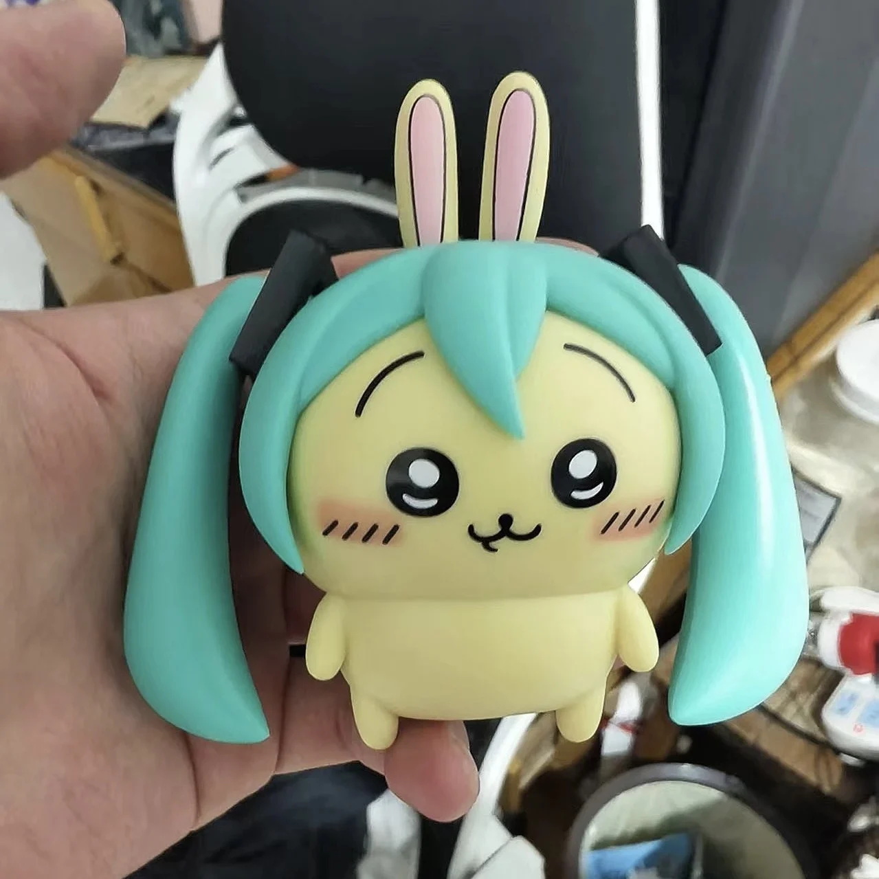 Chiikawa Hatsune Mi…