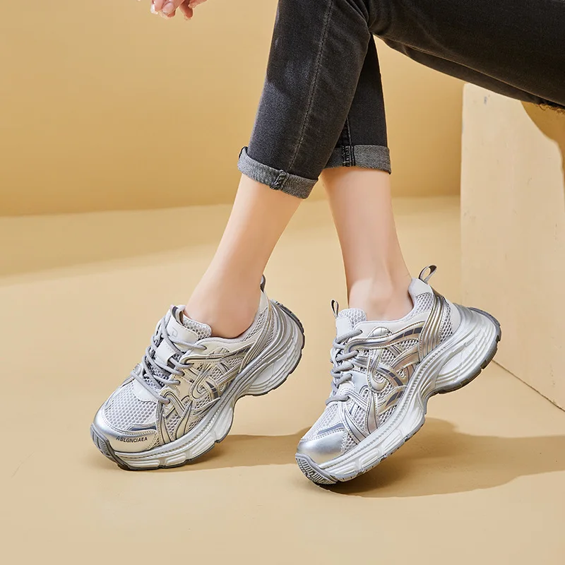 أحذية الأب العصرية للنساء 2025 وصول ربيع جديد على الطراز الكوري مع نعل سميك