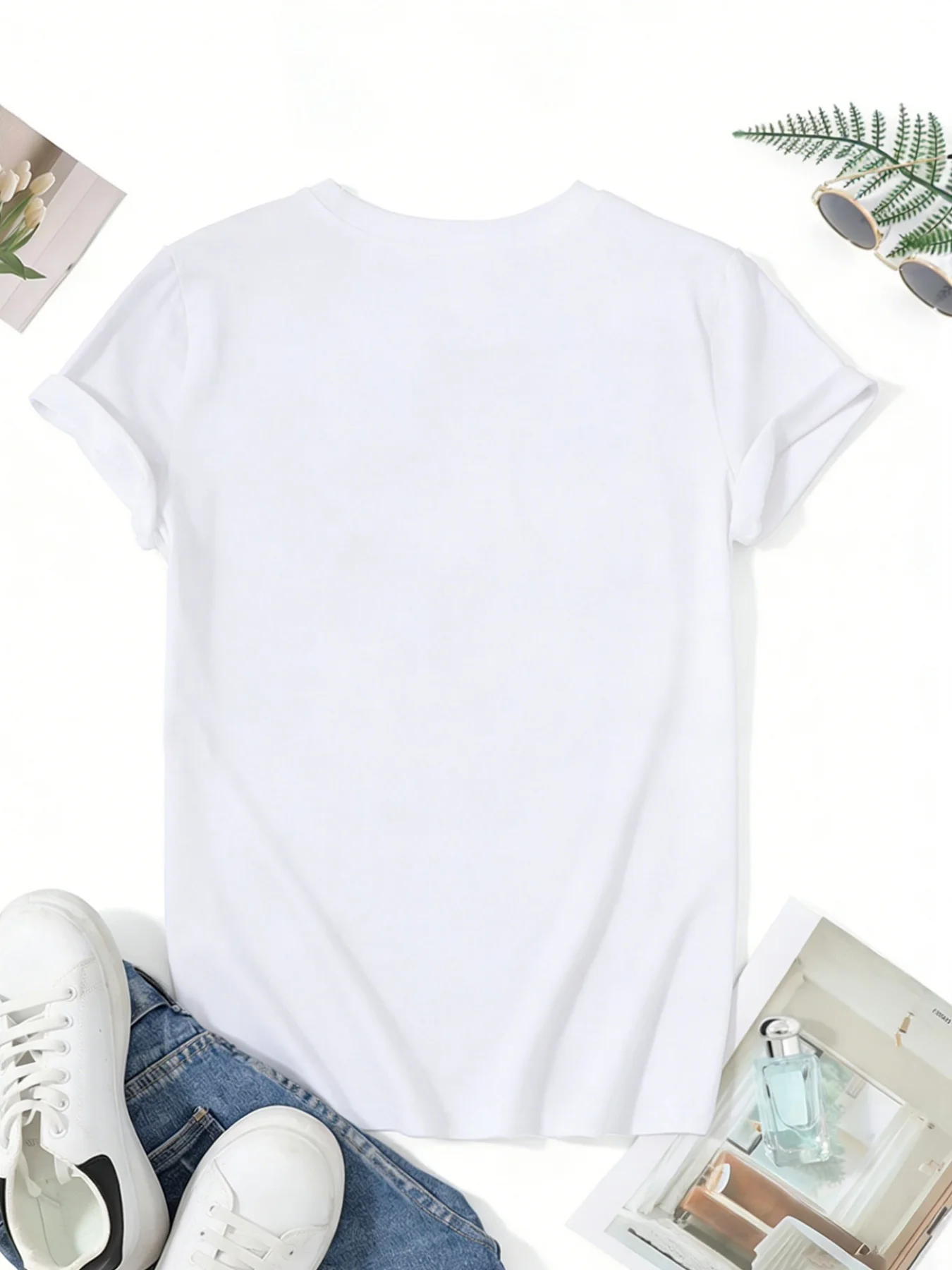 Sweet Outfit Cartoon Bee and Floral Pattern Print Women'S Fashion Casual Round Neck Spring Summer T-Shirt Aesthetic Clothe