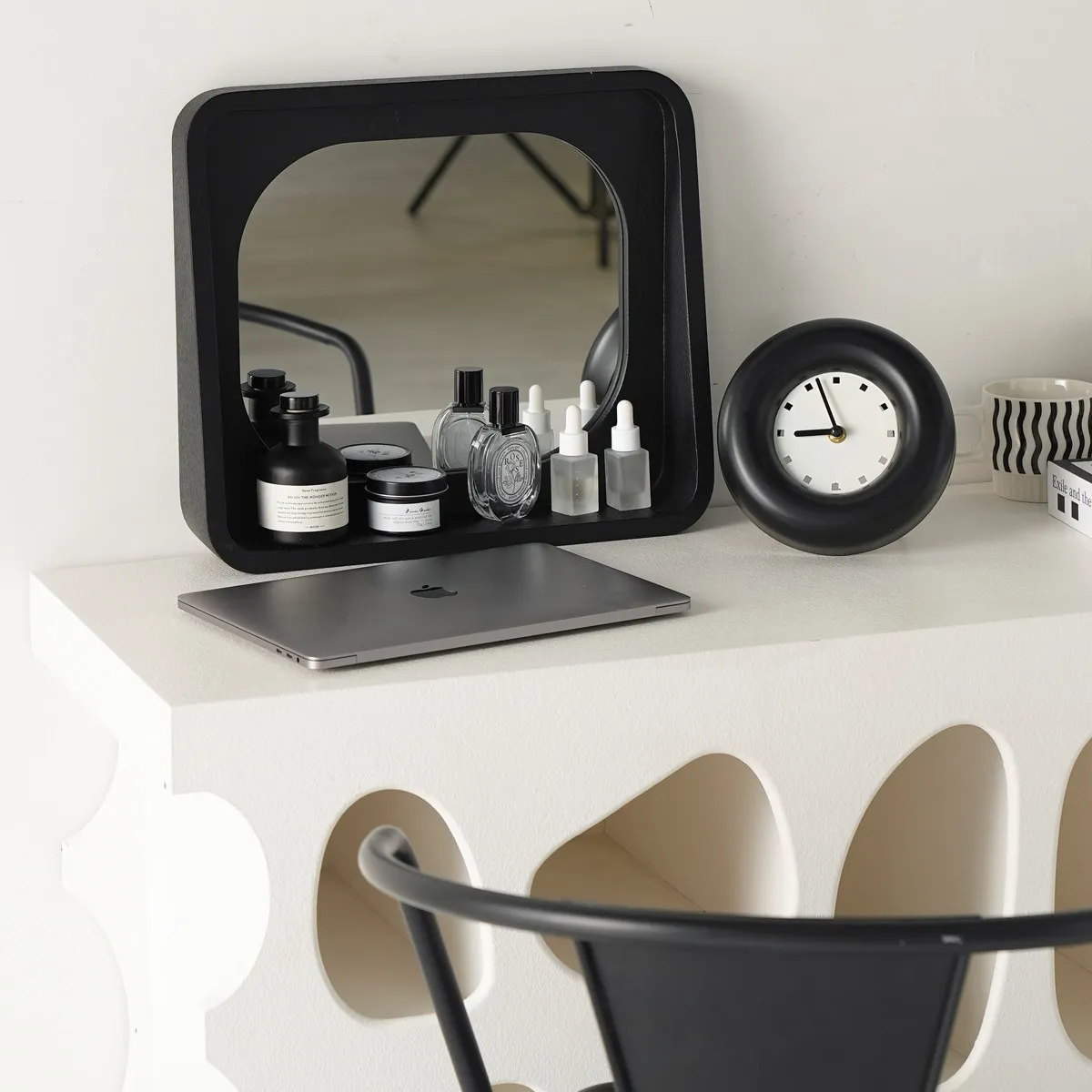 Makeup mirror with storage storage, wall-mounted desktop decorative makeup mirror, black, very simple beauty mirror
