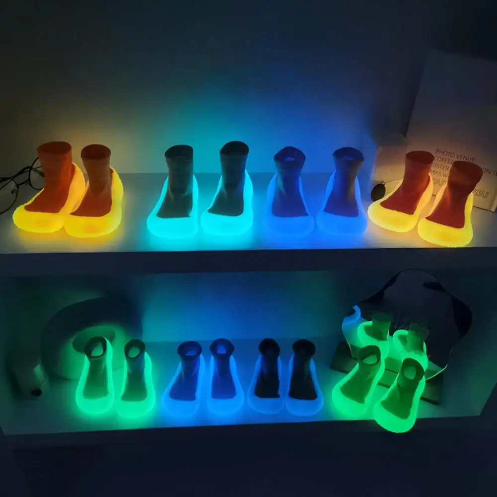 2022 Luminous Women Yoga Shoes Glow In The Dark Women Men Dance Shoes Waterproof Non-slip Water Shoes Beach Shoes Sneakers Socks