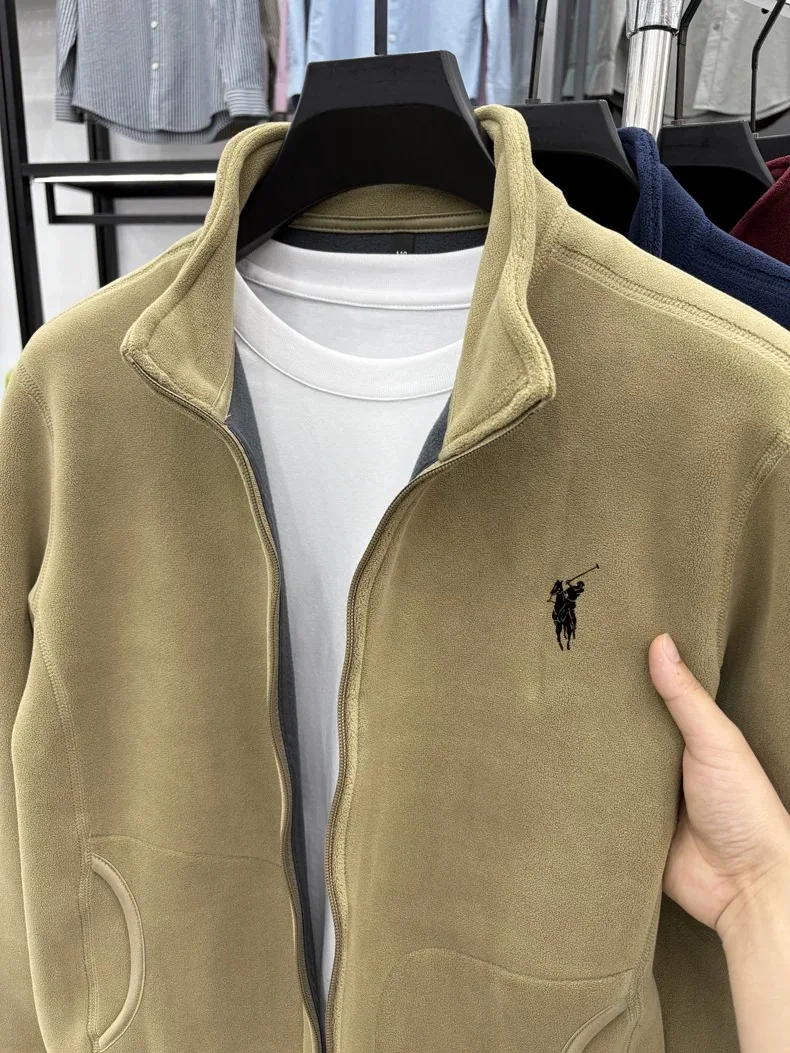 Luxuriöse Plüsch-Winterjacke mit Stehkragen für Herren, Designer-Marke, Pony-Stickerei, Modischer und Bequemer Reißverschluss-Mantel – Detail 19