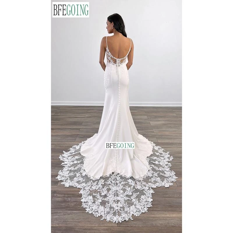 Lujosos vestidos de novia de cola de sirena/trompeta de encaje, tren de la campana, vestidos de novia hechos a medida con tirantes finos y cuello en V