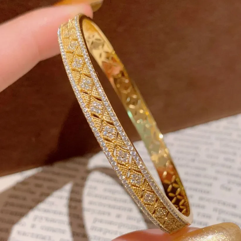 

Charm dignified bracelet for women diamond inlay hollow out antique gold craftsmanship light luxury exquisite bangles jewelry