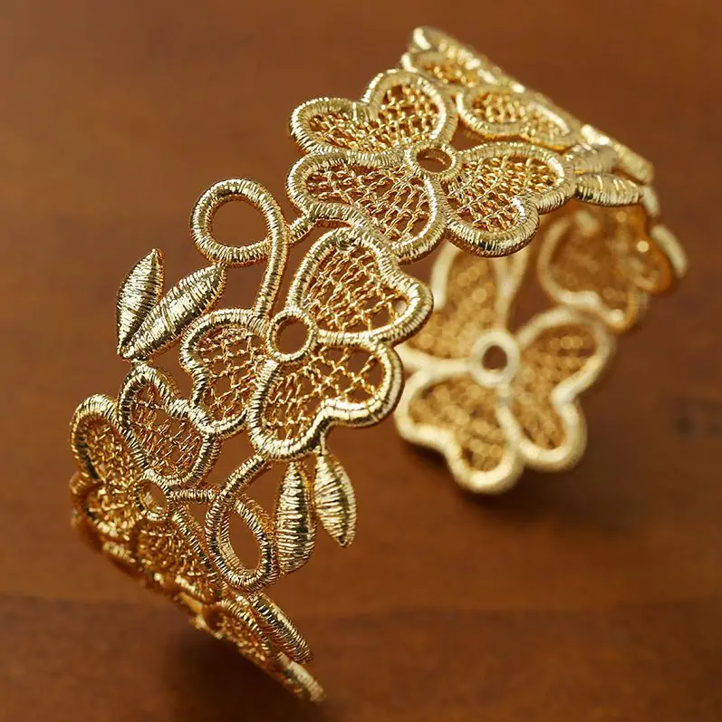 Hollowed-out Flower-shaped Open-ended Bracelet - Luxurious and Fashionable Versatile and Suitable for All Occasions