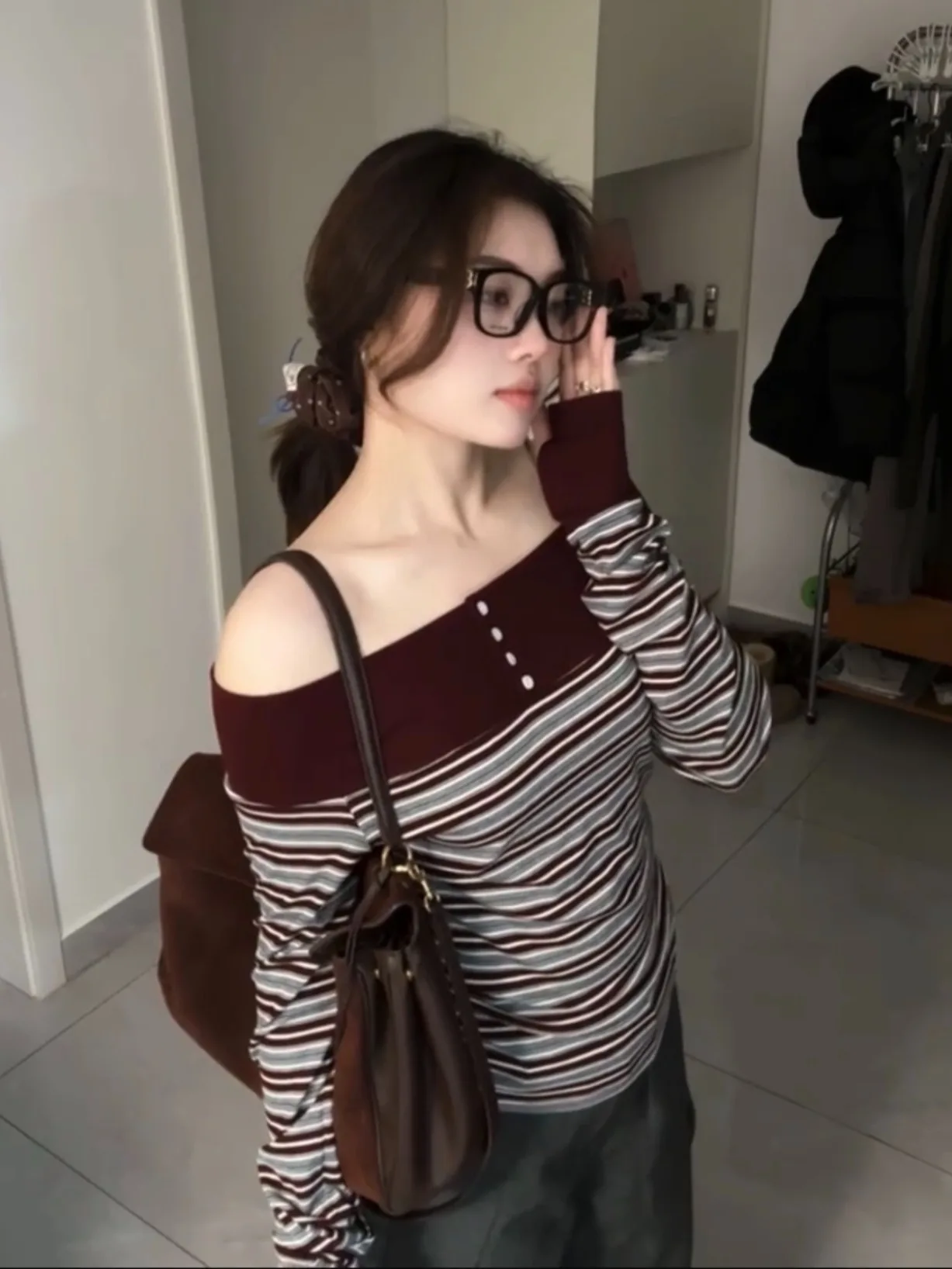 

Цветная бровая полоска в стиле ретро, длинный све на одно плечо, женский облегающий топ с открытыми плечами, корейский топ Sle Cotto...