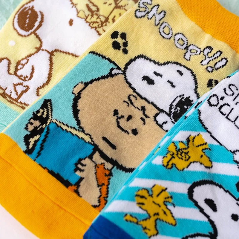 5 pares de calcetines de Snoopy de dibujos animados para adultos, nuevos calcetines de algodón peinado de Anime para otoño e invierno, calcetines cortos cálidos para hombres y mujeres, regalos de tamaño medio