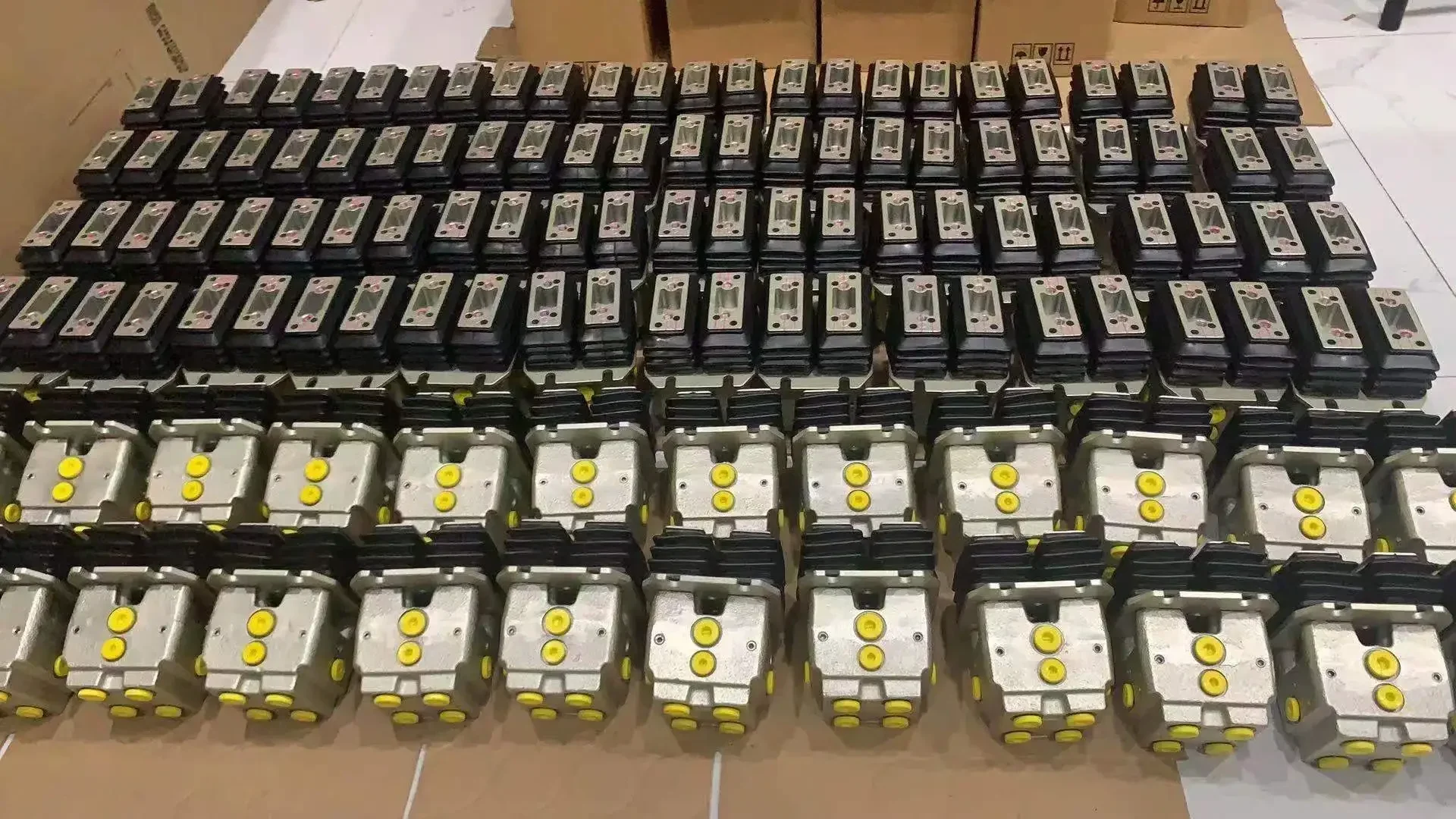 Manufacturers Direct Sales of High Quality Excavator Walking Foot Valve Assembly SK200-8 SK210-8 SK350-8 SK260-8 Pedal Valve