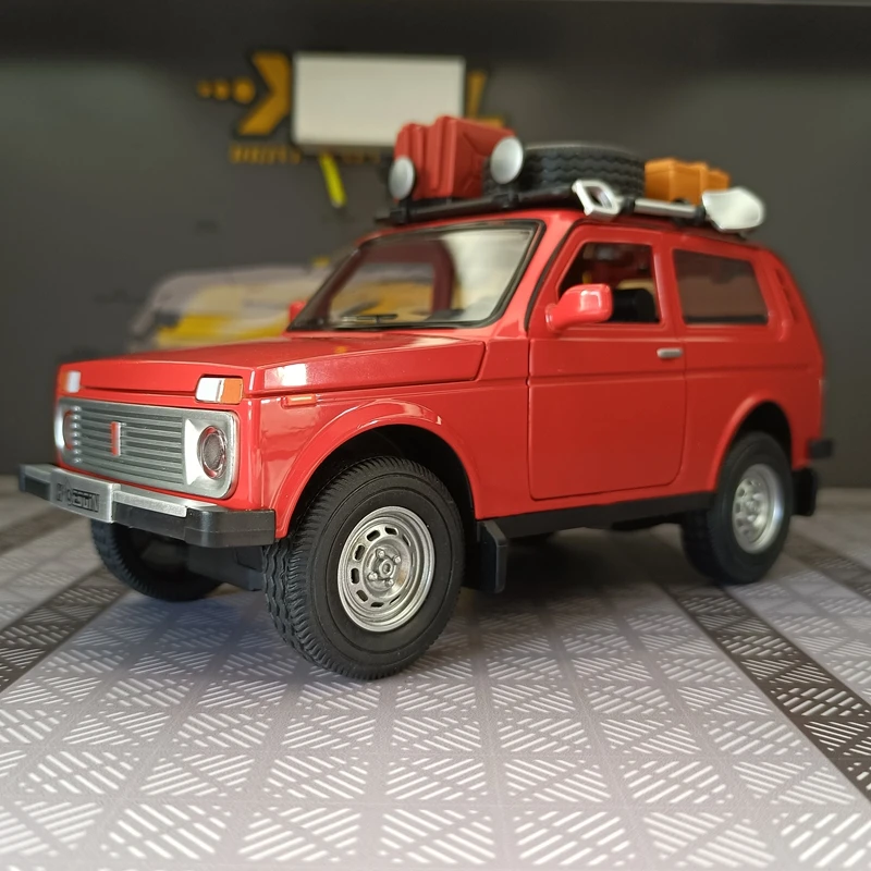 Modelo retro de aleación Jeep de simulación 1:24, puertas y capó de motor, el maletero se puede abrir con sonido y luz, regalo para vehículo todoterreno