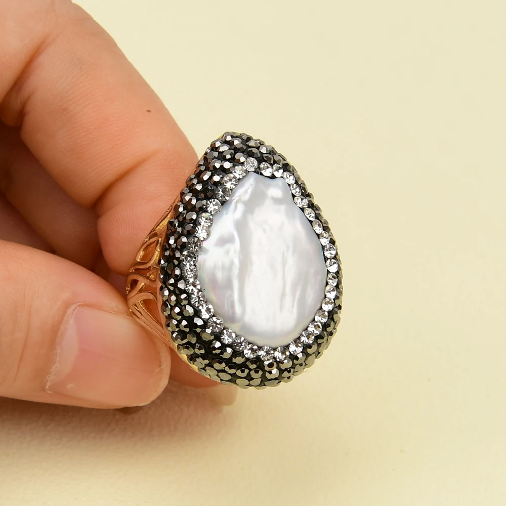 GG Cultured White Keshi Coin Pearl Trimmed Black Crystal Rings Gift Women wear rings on a daily basis