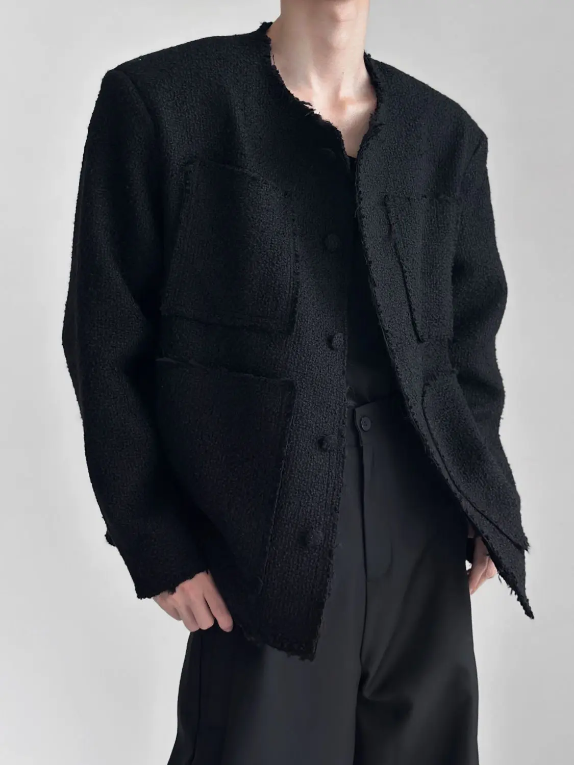 

High-end small fragrance style jacket with raw edge design, woven lazy loose top for men in autumn and winter