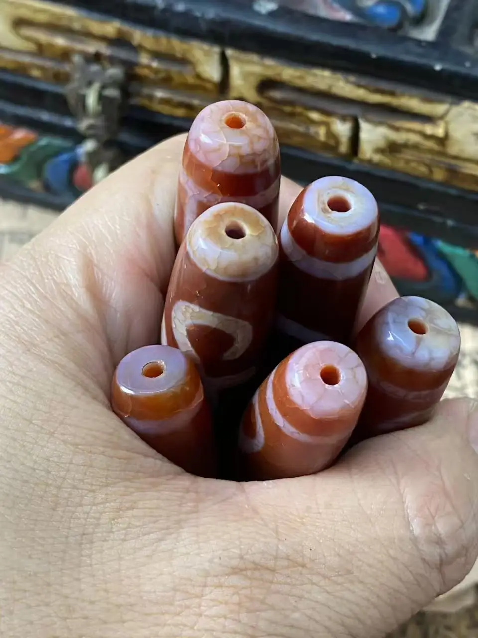 1pcs/lot 50-60mm jade-like white hollow Taiwanese craftsmanship dragon scale phoenix blood red Dzi bead five, nine eyes, Guanyin