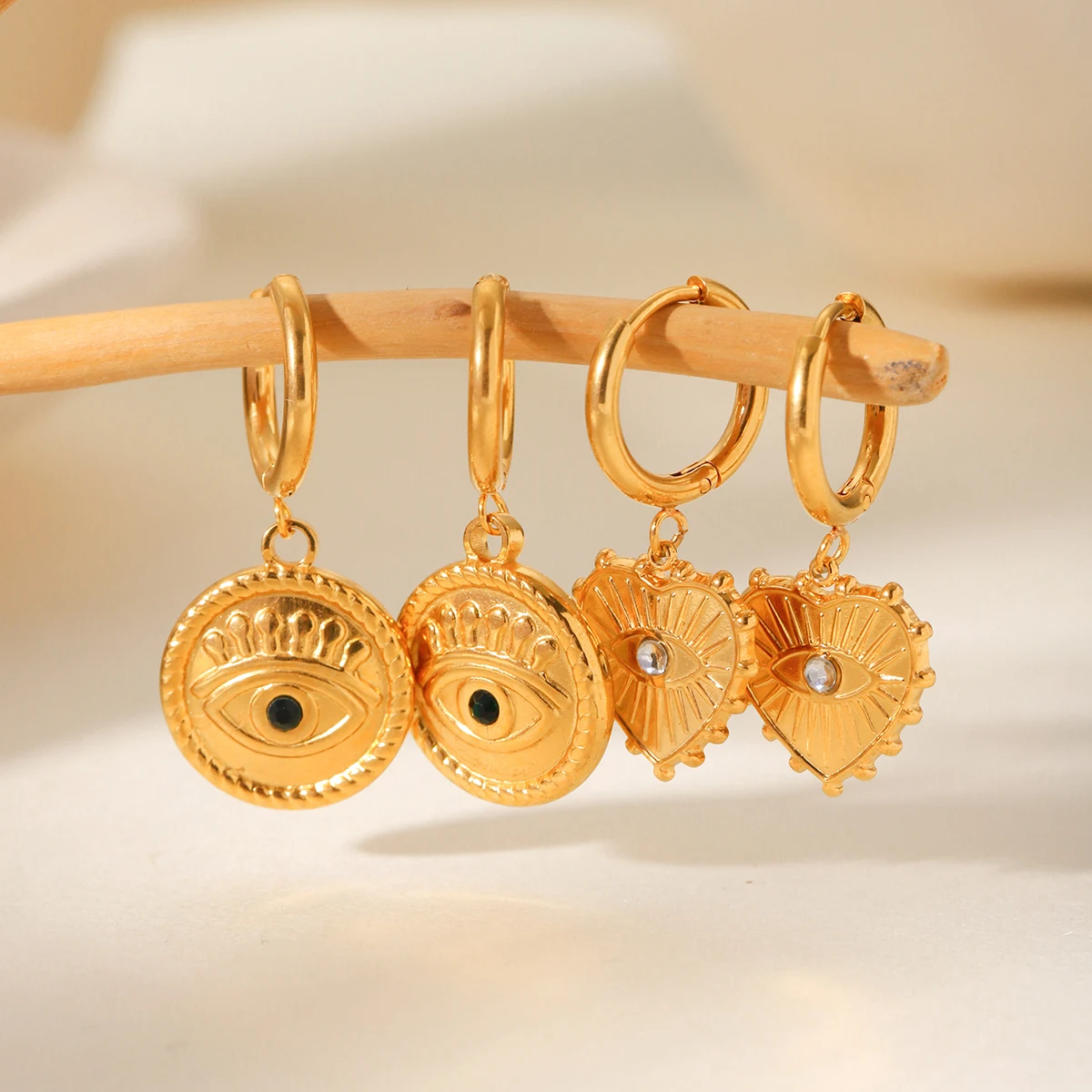 

Huang Chao Fashionable French Design Unique Earrings Personalized Eye Makeup Pattern Retro Earrings Women's Jewelry Set Gift