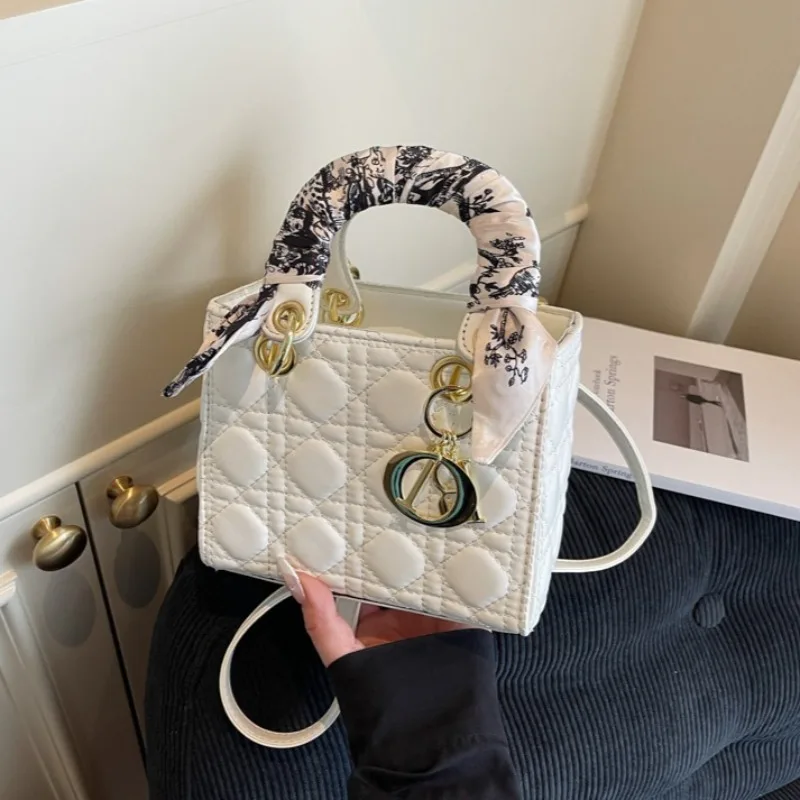 

Women's Fashion Bag, Light Luxury Brand with Versatile Portable Shoulder Bag and Elegant Niche Design