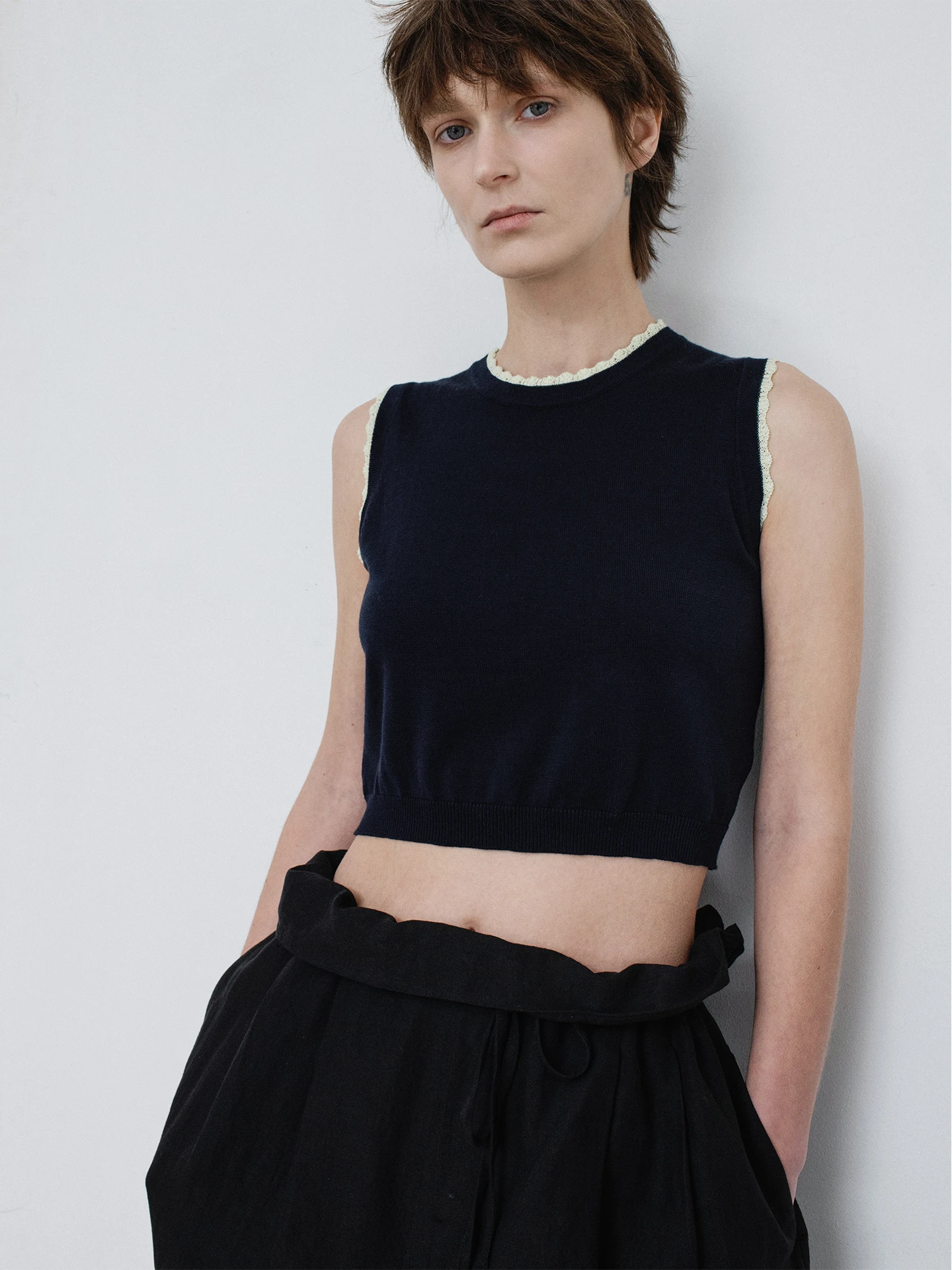 

Женская укороченная жилетка из смесового хлопка, приталенная, весенняя, новая модель, для повседневной носки, с круглым вырезом, дышащая, короткая верхняя одежда