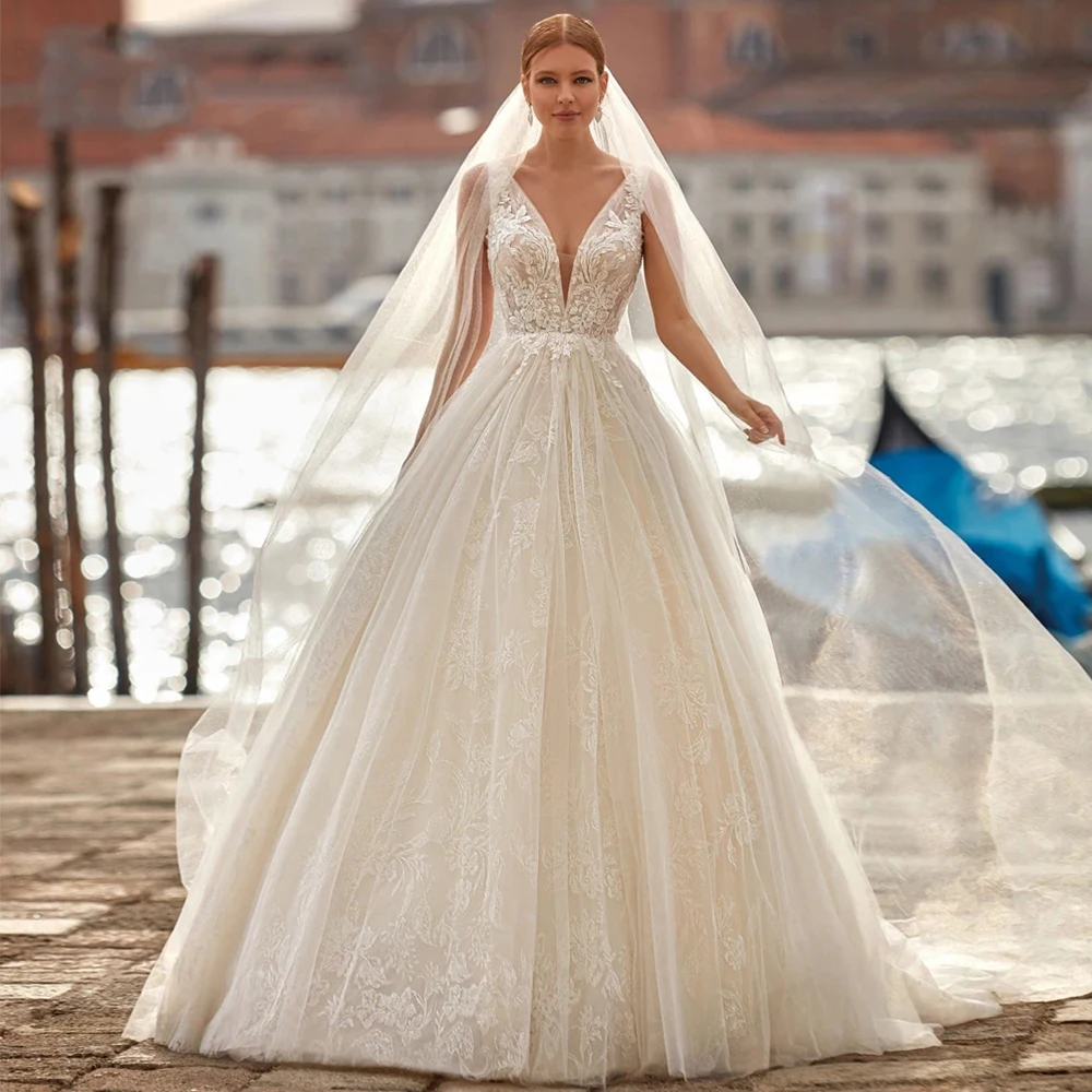 Beautiful Elegant A-Line Beach Wedding Dresses New 2023 V-Neck Illusion Bride Dress Gorgeous Appliques Romantic Bridal Gowns