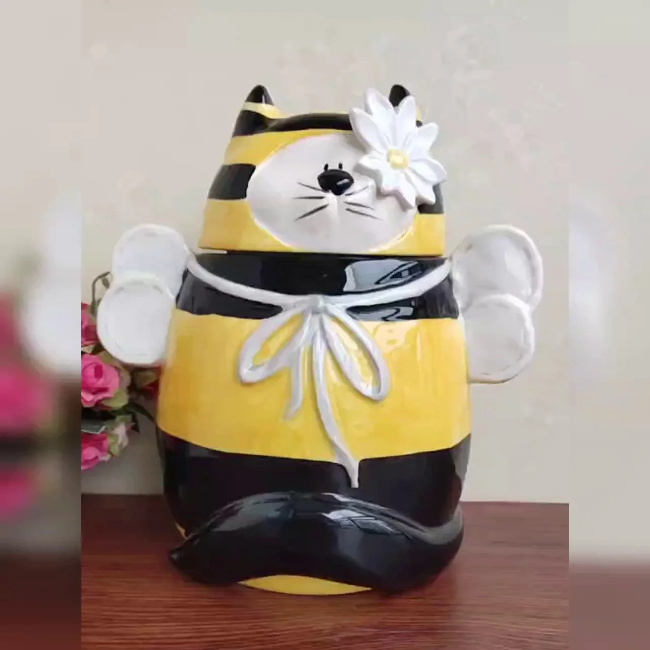 Ceramic Sculpture Bee and Cat Candy Storage Jar, Home Decor, Living Room Decoration, Dried Fruit Tea Jar, Kitchen Food Container