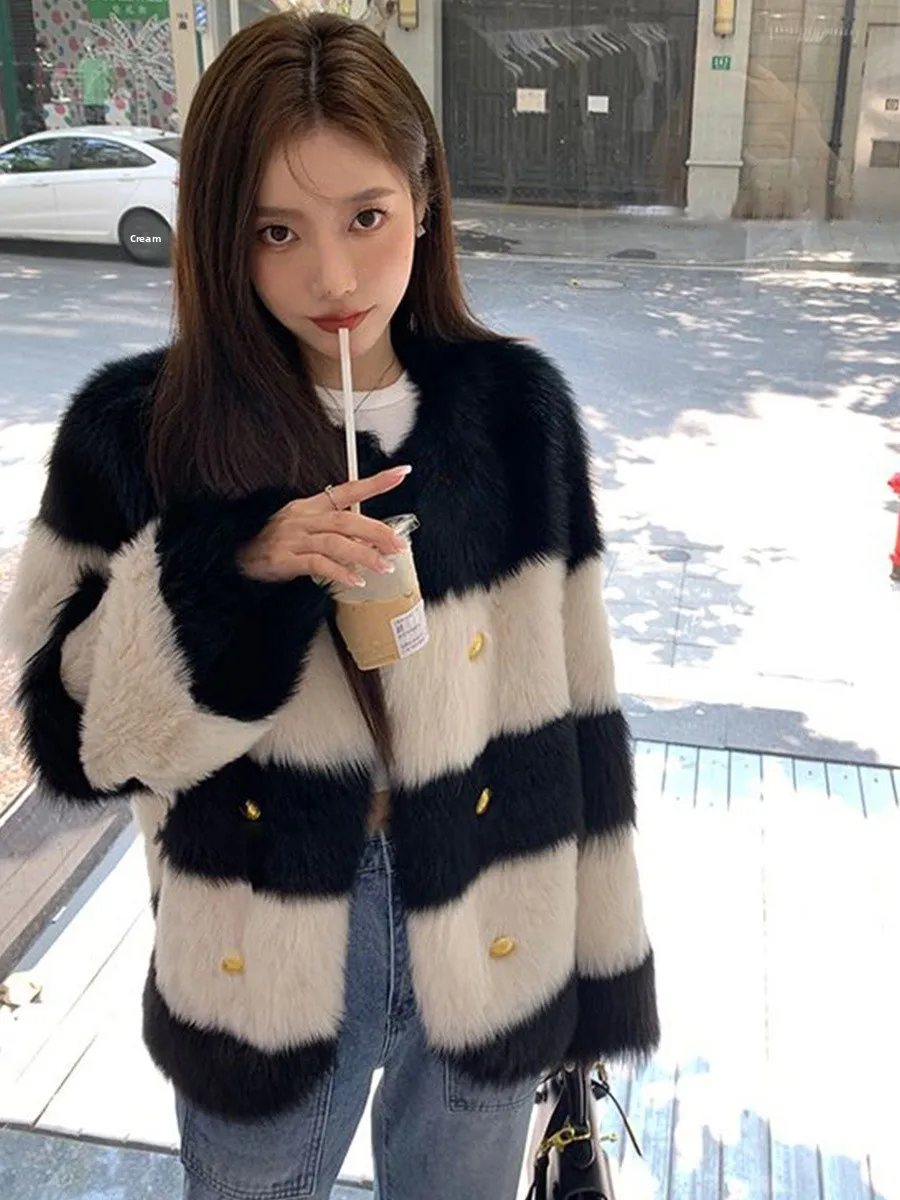 

Зимнее женское утепленное меховое пальто 2025 года, водонепроницаемое, модное, в полоску, верхняя одежда, элегантное, с V-образным вырезом, из полиэфирного волокна