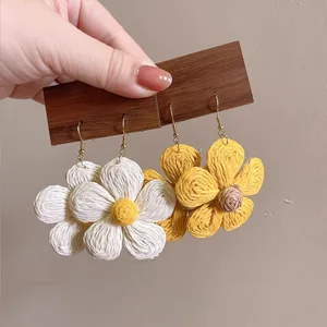Handmade Woven Raffia Drop Brincos para Mulheres, Palha, Flor do Sol, Rattan, Pendurado Floral, Colorido, Jóias de Praia do Verão 10 principais vendas rafia flores - №10