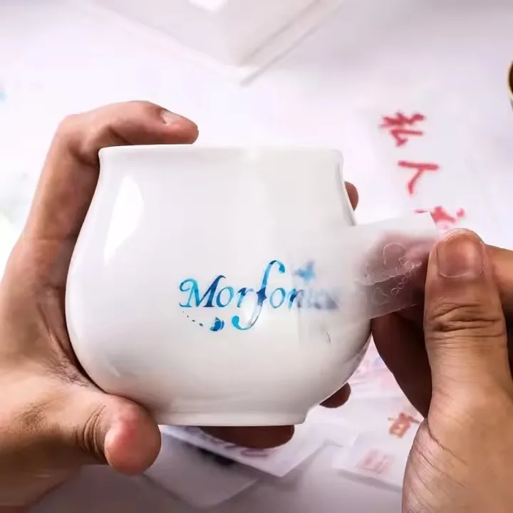 Adesivo per trasferimento UV a colori personalizzato 3D Stampa DTF logo del marchio Etichetta in cristallo trasparente Logo della tazza di caffè Decalcomania in rilievo impermeabile