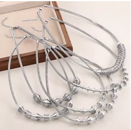 New Geometric Stainless Steel Spring Necklace Personalized Silver Plated Non-fading Elegant Versatile Retro Jewelry Collar Chain