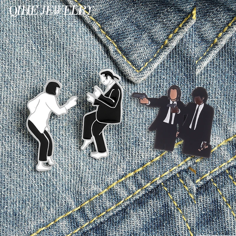 Drama-Film Twist Dance Emaille-Pin: Filmkönig Vincent Vega & Jules Winnfield mit Pistole Brosche Reversnadel Lustiger Schmuck Geschenke