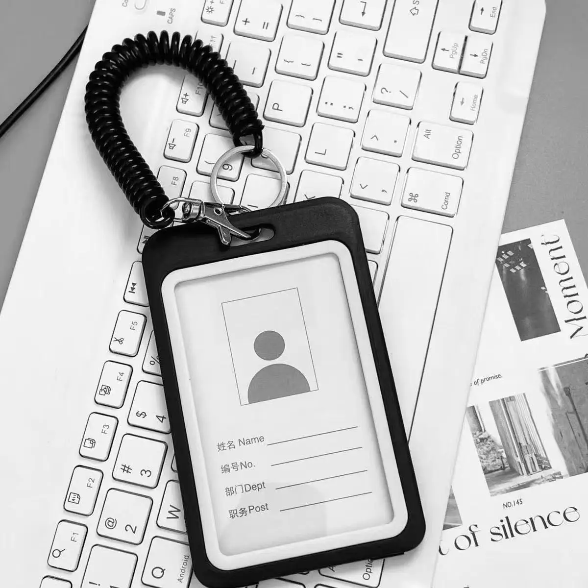 Doppelseitiger transparenter Kartenhalter, geeignet für den transparenten Kartenständer mit ID-Karten-Namensschildern.