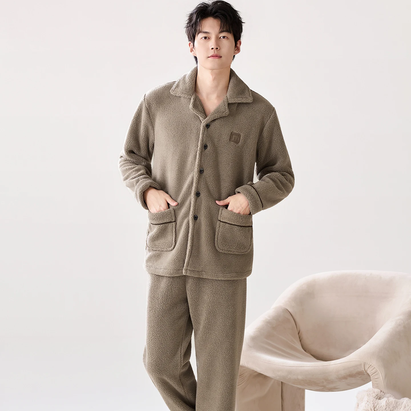 厚いサンゴフリースメンズパジャマセット秋冬プラスベルベット厚みのある長袖パジャマボタンナイトガウン暖かいラウンジウェア