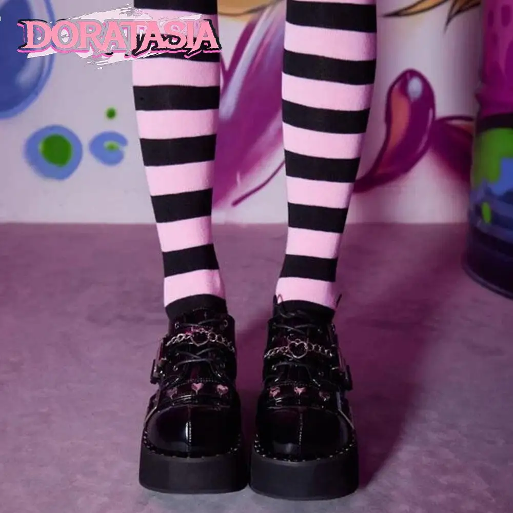 DORATASIA kobiety platforma buty Mary jane Cosplay Lolita Gothic punkowe dziewczyny pompy łańcuszek z sercem Hook Loop czarna klamra kliny buty