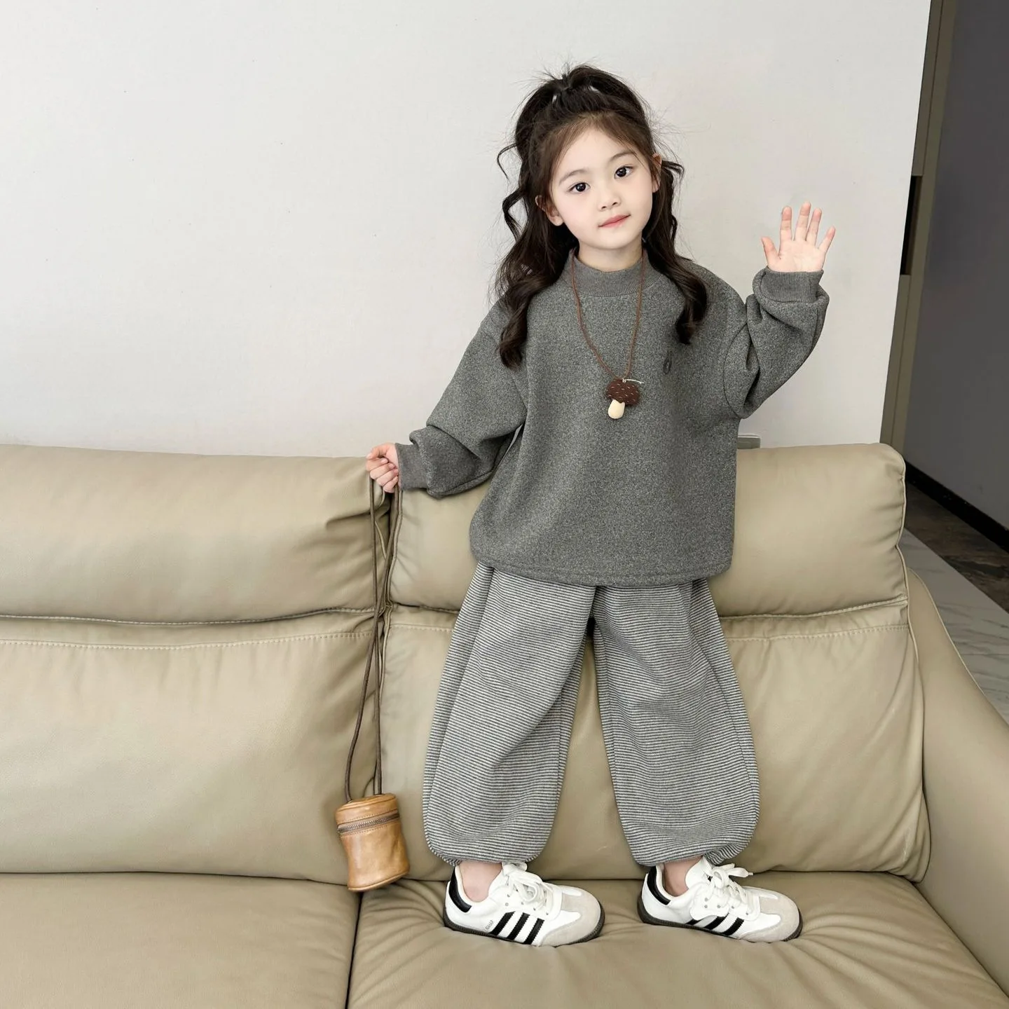 Girls Suit 2024 Winter New Childrens Clothing Girls Baby Fashion Plus Cashmere Hoodie Striped Pants Two-piece Set Casual