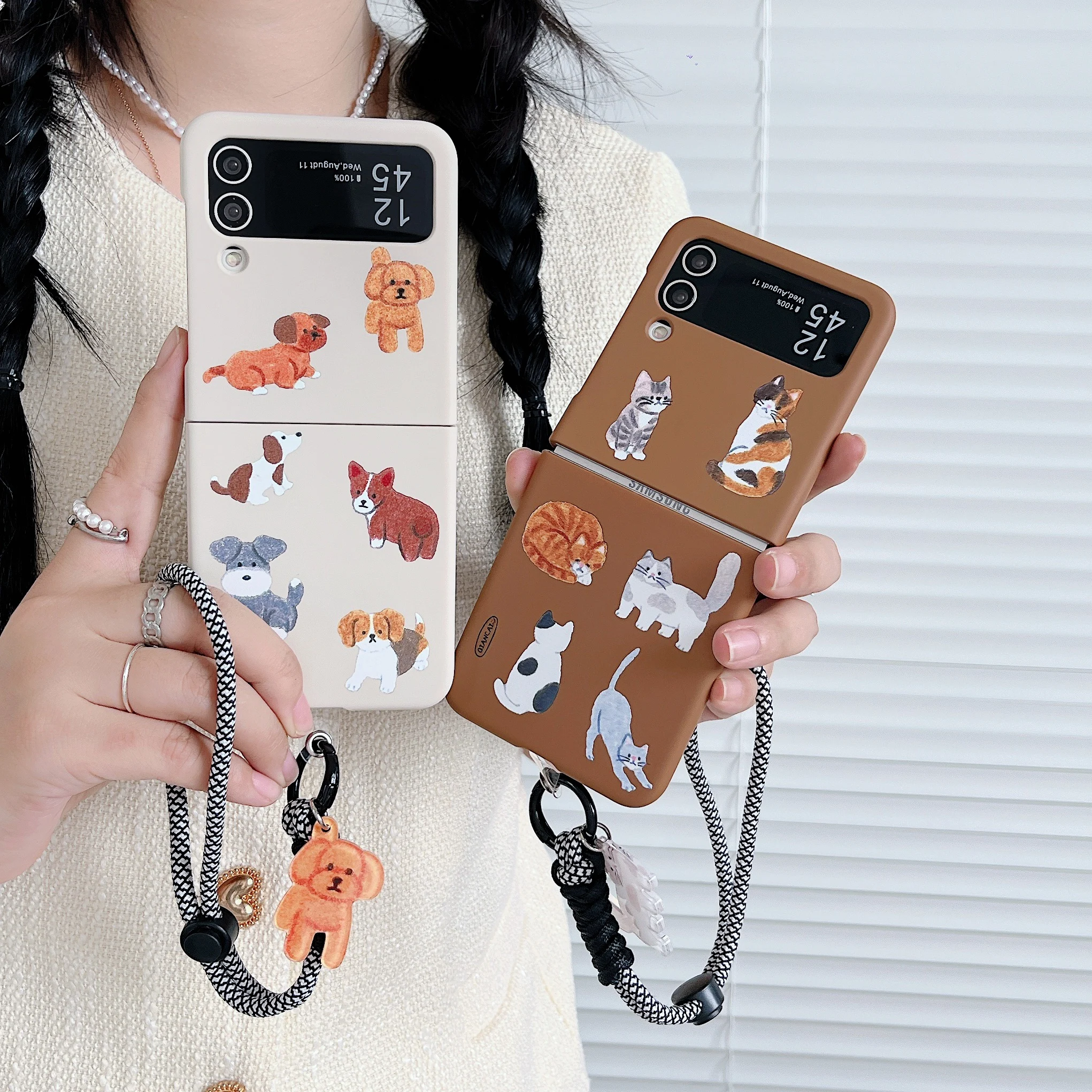 2024 New relif cartoon dog cat bracelet ins pc hard shockproof phone case for samsung galaxy z flip 3 4 5G flip3 flip4 capa