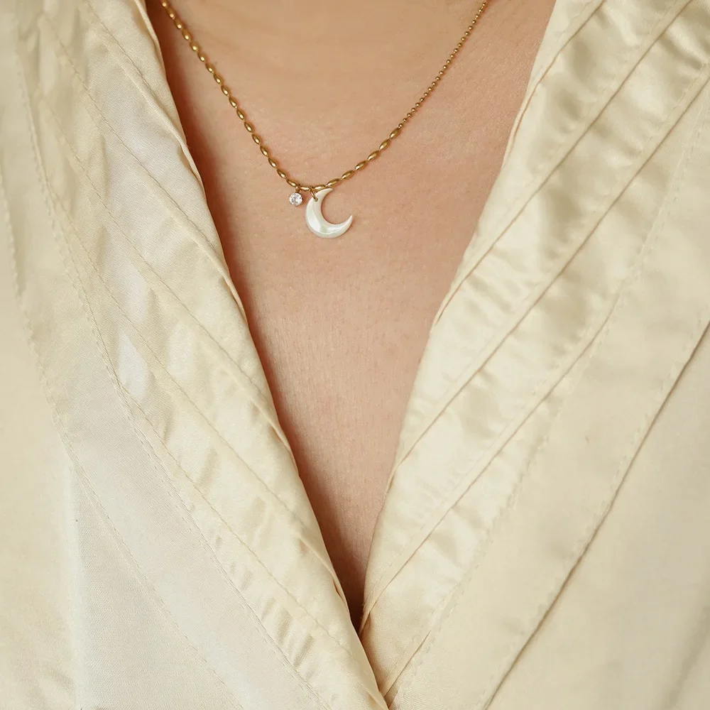 

RHYSONG 18K Gold Plated Stainless Steel Spliced Beads Chain Natural White Crescent Moon Zircon Pendant Choker New Design Collar