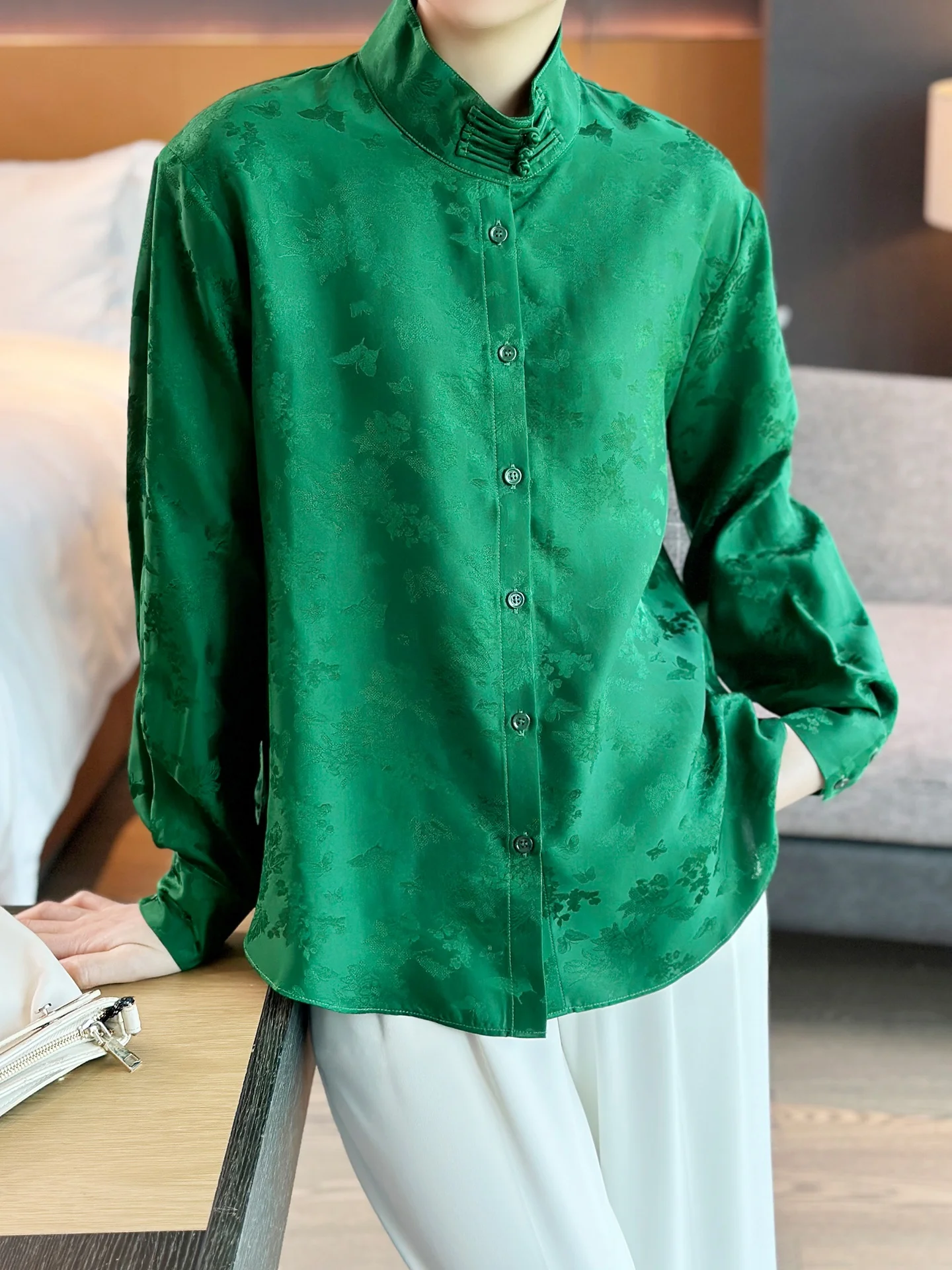

Zuozhujia Ele Chinese Sle Silk irt Pearl een Embroidered Button Stand Collar Long Sve Women's Faion Spring irt