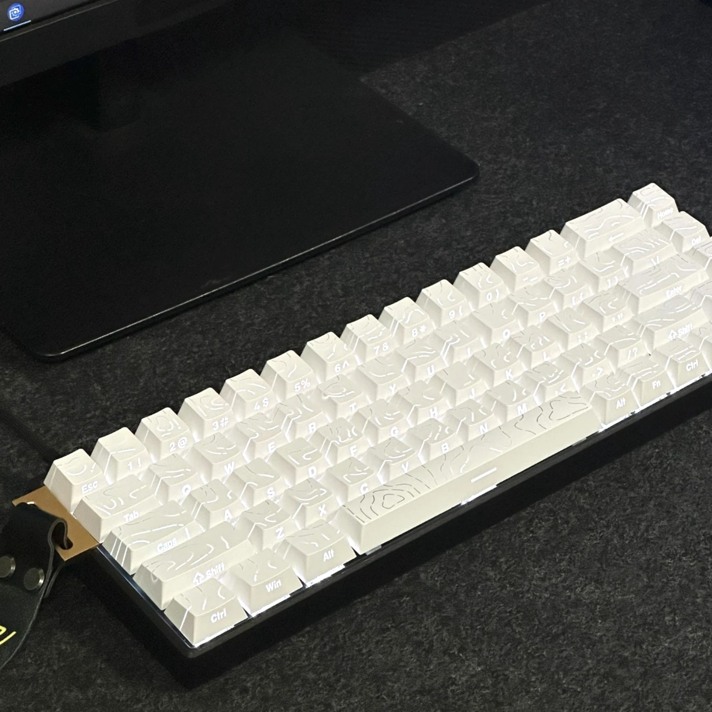 

Набор клавишных колпачков Contour 4.0 PBT, полупрозрачный брелок для клавиатуры с боковой гравировкой, совместимый с механическими клавиатурами 60/64/84/98/108