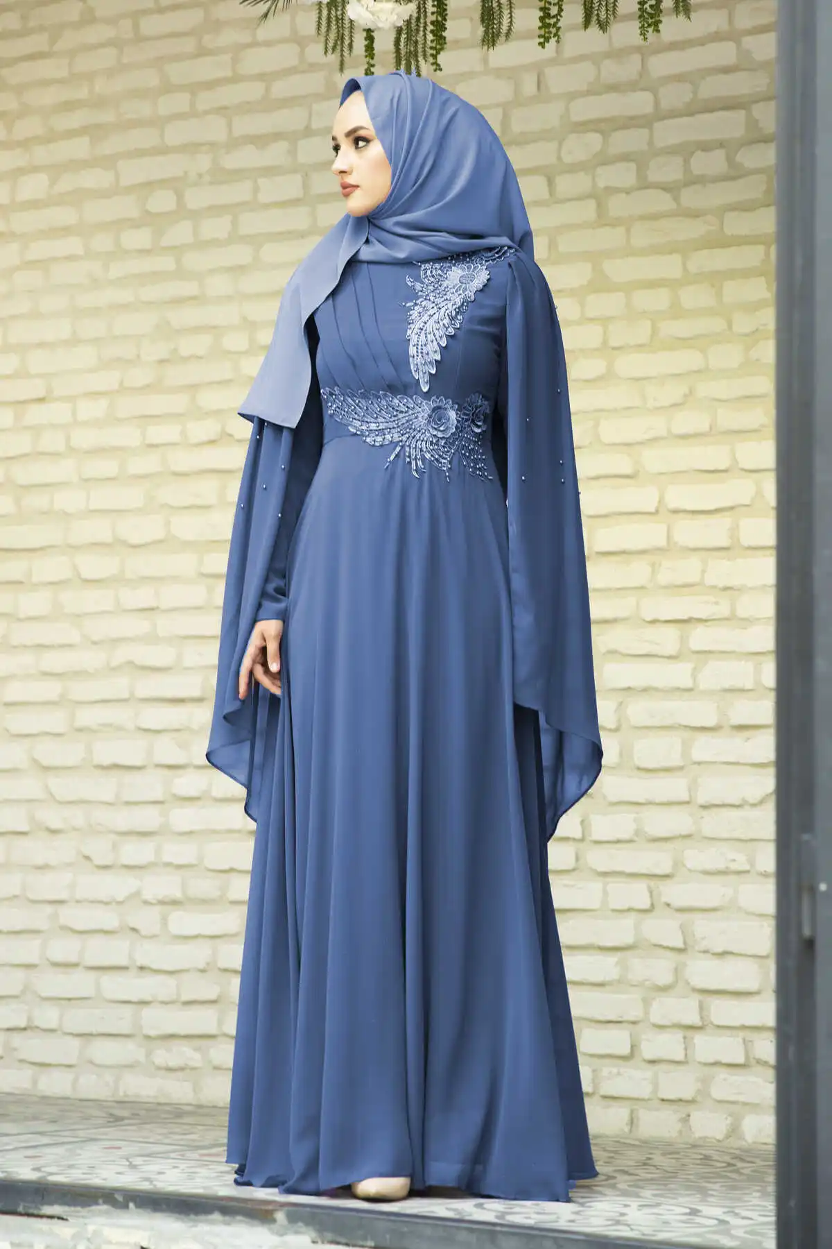 

Cape Detaylı Hijab Evening Dresses Blue