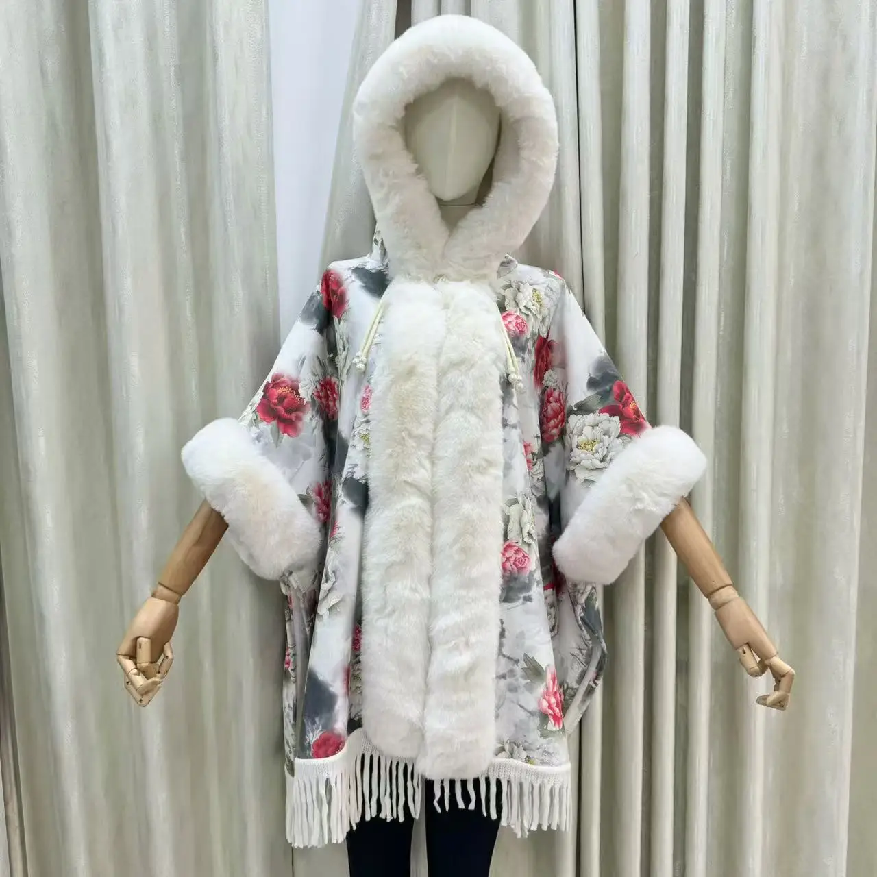 

Japanese Korean Winter Women Faux Fur Collar Cardigan Hooded Tassel Thicken Warm Loose Cloak Vintage Style Long Batwing Coat