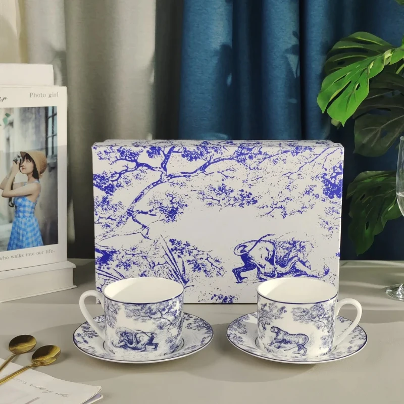 

High-quality blue and white porcelain 2-piece teacup and saucer gift box