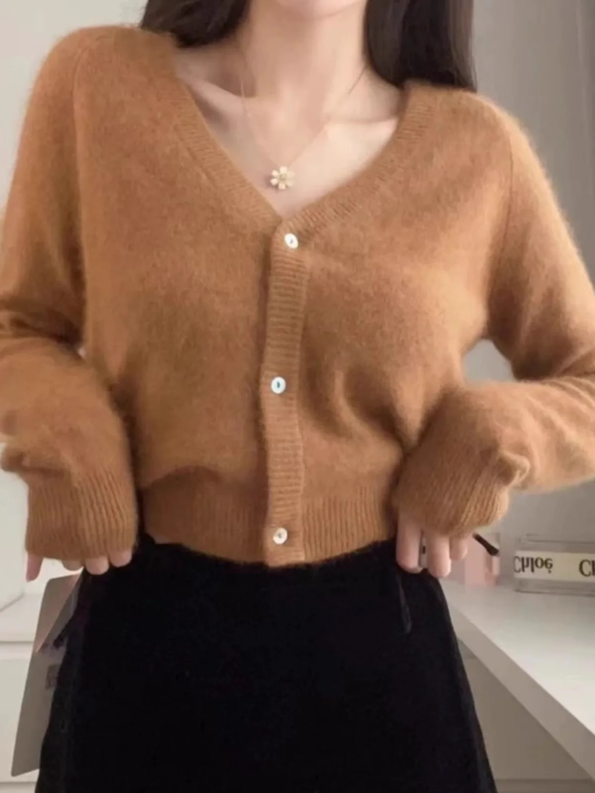 Fashion V-neck 100% pure cashmere knitted cardigan women\'s spring and autumn Korean short wool top sweater small coat