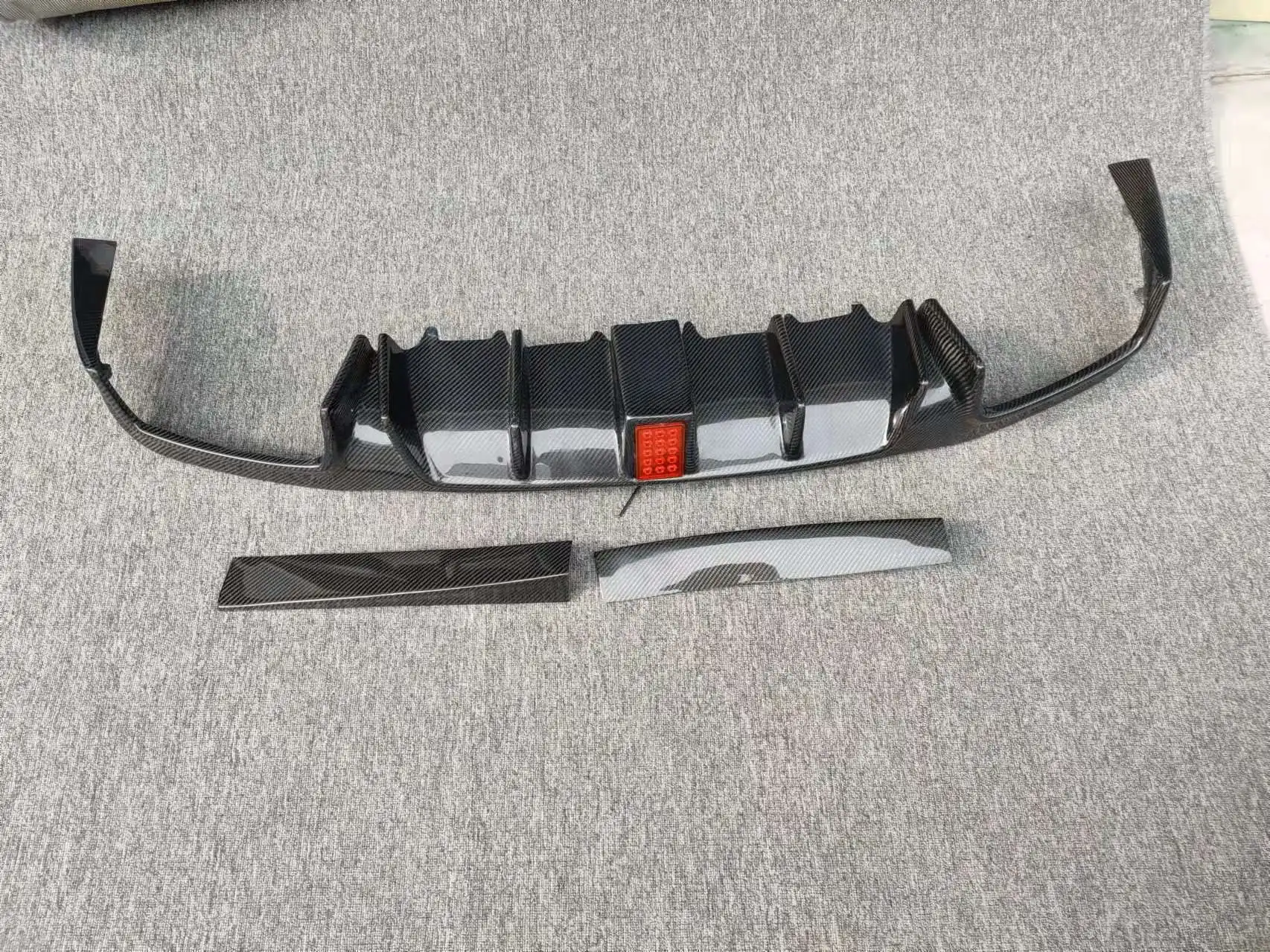 Picture 4: E Class B Style Carbon Fiber Rear Bumper Lip Diffuser with Light for Benz W213 E200 E260 E300 E63 AMG 2017 2018 2019 Tuning