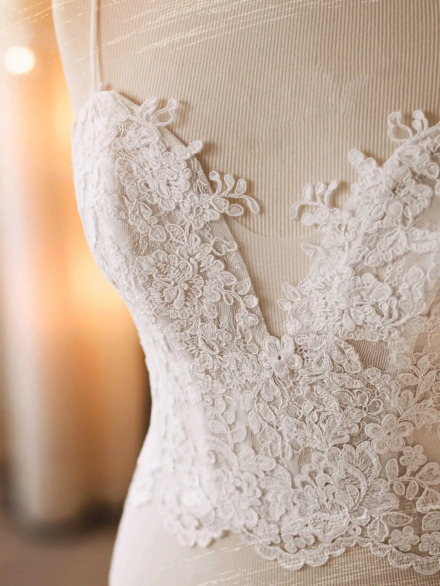 

Charming Lace Bridal Bolero Top Spaghetti Strap Deep V-Neck Button Back Wedding Accessories болеро кружевное Customized