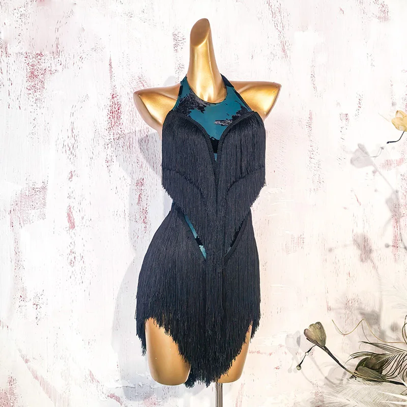 ชุดเดรสเต้นลาตินสีดำแบบเซ็กซี่ประดับพู่สำหรับผู้หญิง ชุดแสดงแบบผูกคอ ซัมบ้า ซัลซ่า ชะชะ ชุดเต้นรำลาติน VDL4780