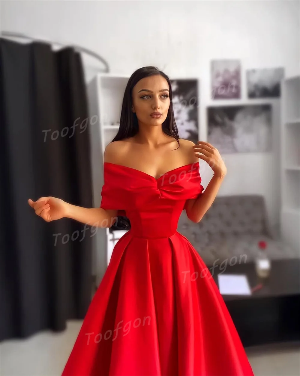 Toofgon A Line فساتين لحضور الحفلات الموسيقية الحمراء المخصصة قبالة الكتف الساتان المرأة فستان سهرة القوس فساتين الزفاف الخاصة وصيفة الشرف
