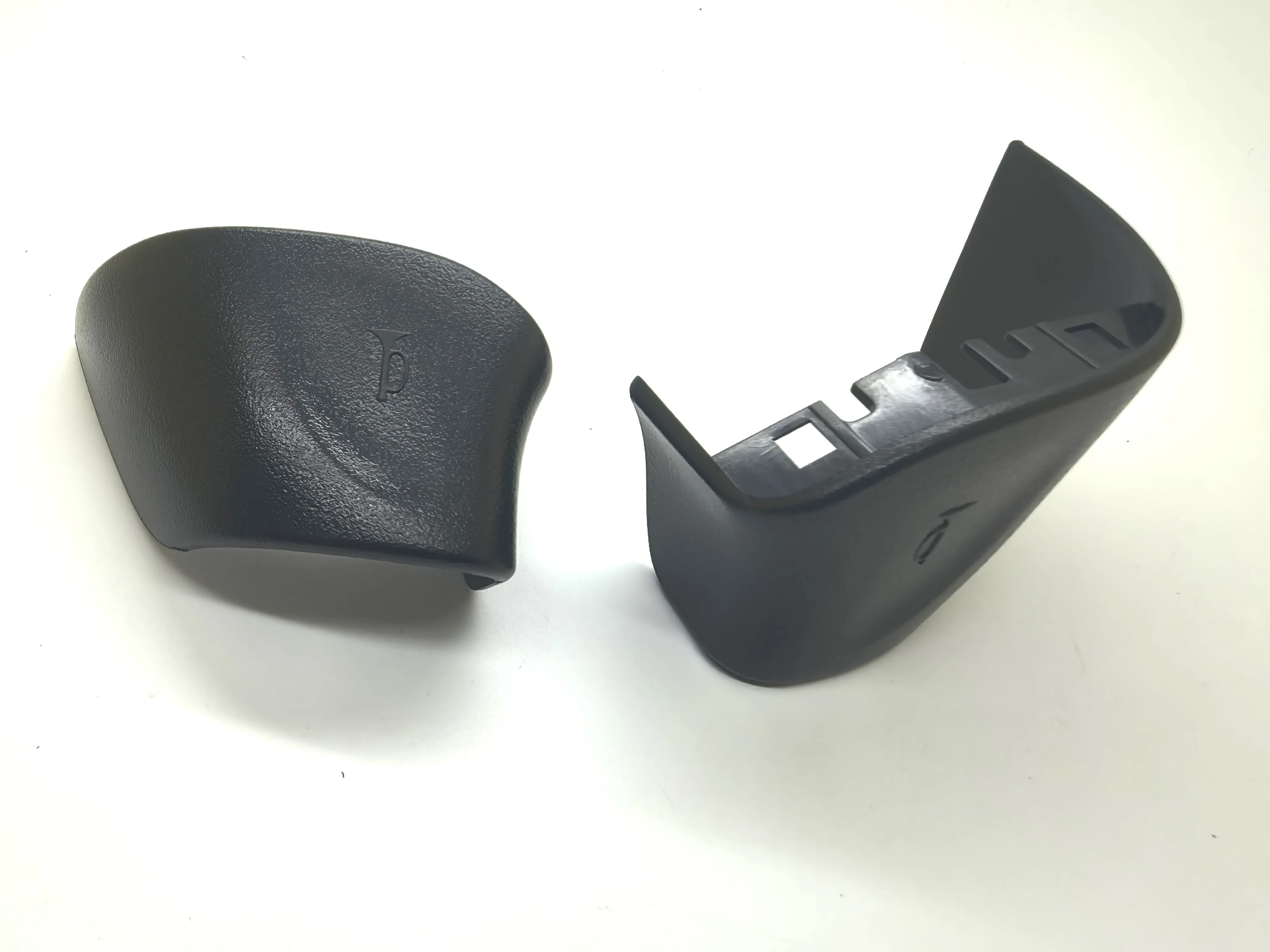 

Carbon Fiber Style / Black Color Steering Wheel Horn Trim Clip Cover Fit for VW MK3 Golf Jetta Polo Cabrio