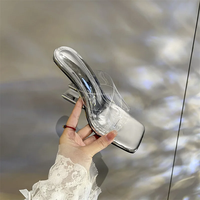 

Летние новые стильные модные прозрачные золотые сандалии на каблуке с резьбой, женские пикантные тапочки на высоком каблуке, вечерние туфли с открытым носком