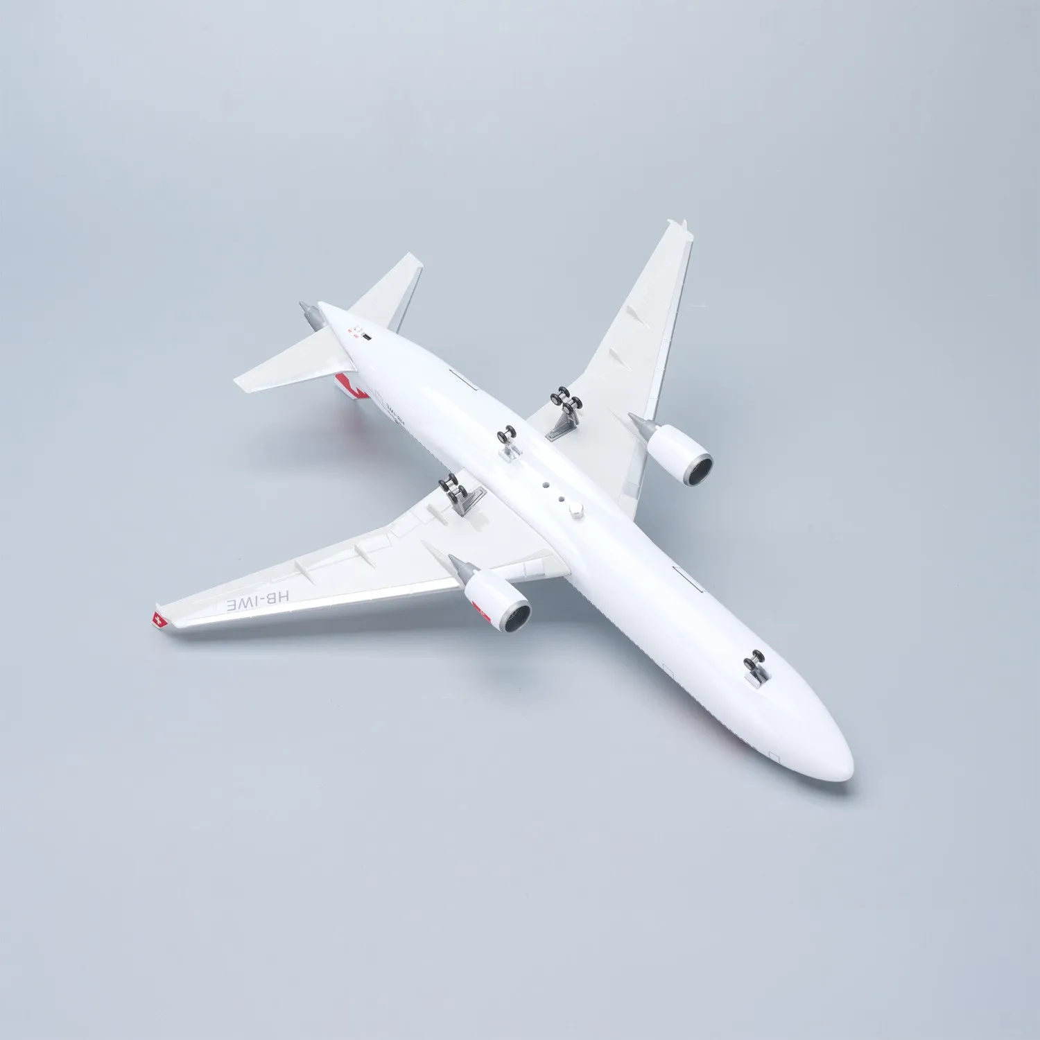 47cm Large Scale Swiss MD-11 Diecast Resin Airplane Model Kit With Stand＆Wheel for Adult Aviation Enthusiasts Gift or Collection