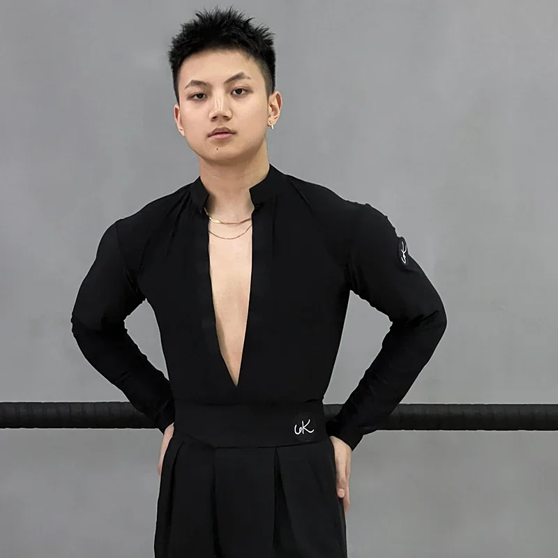 เสื้อเต้นลาตินชายแบบใหม่ปี 2025 คอวี แขนยาว ผ้าตาข่าย เสื้อซัมบ้า เสื้อเต้นรำสมัยใหม่ ชุดฝึกซ้อมเต้นลาตินสำหรับผู้ใหญ่