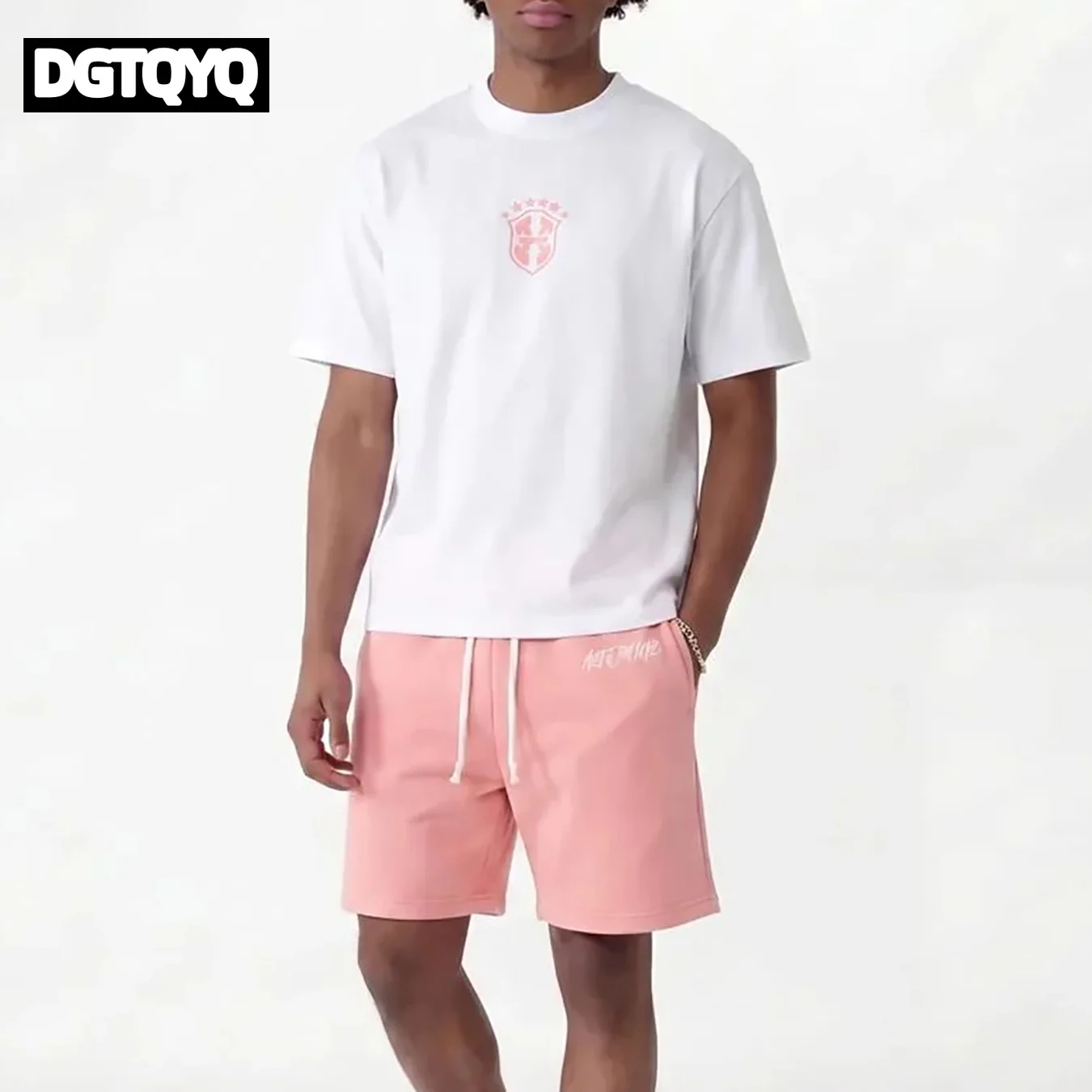 Nouvel ensemble d'été pour homme : short décontracté rose brodé coupe droite et ample, et t-shirt imprimé à col rond pour femme