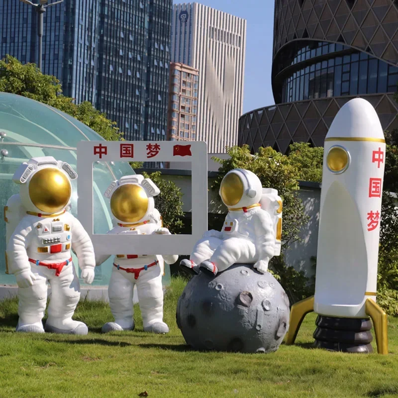 Simulation astronaut astronaut astronaut fiberglass sculpture large shopping mall science and technology museum decoratio